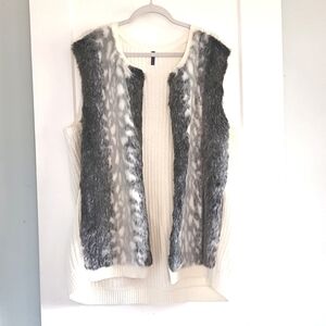 NYDJ Not your Daughters Jeans Faux Fur open tunic vest size XL